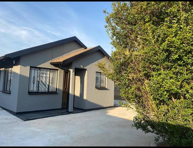 2 BEDROOM PROPERTY TO RENT IN PROTEA GLEN